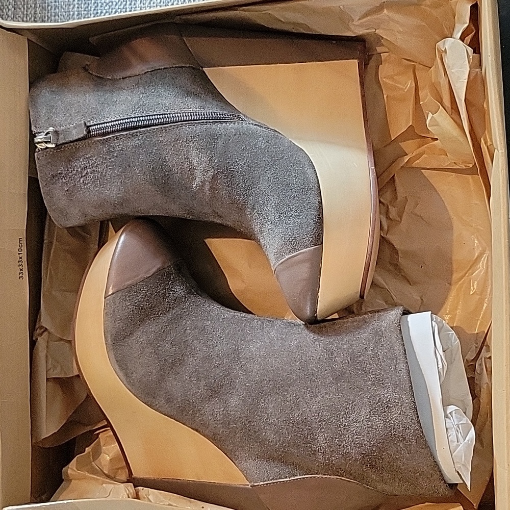 Suede wedges by Messeca New York ! Size 8 but fits like a 7.